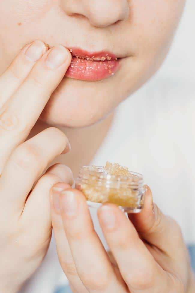 How To Use a Homemade Lip Scrub 